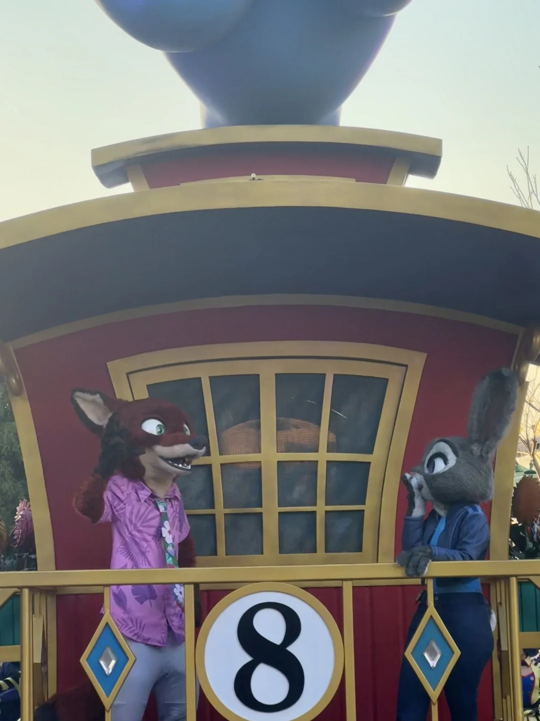 跟着BGM蹦跳，把快乐焊在迪士尼！