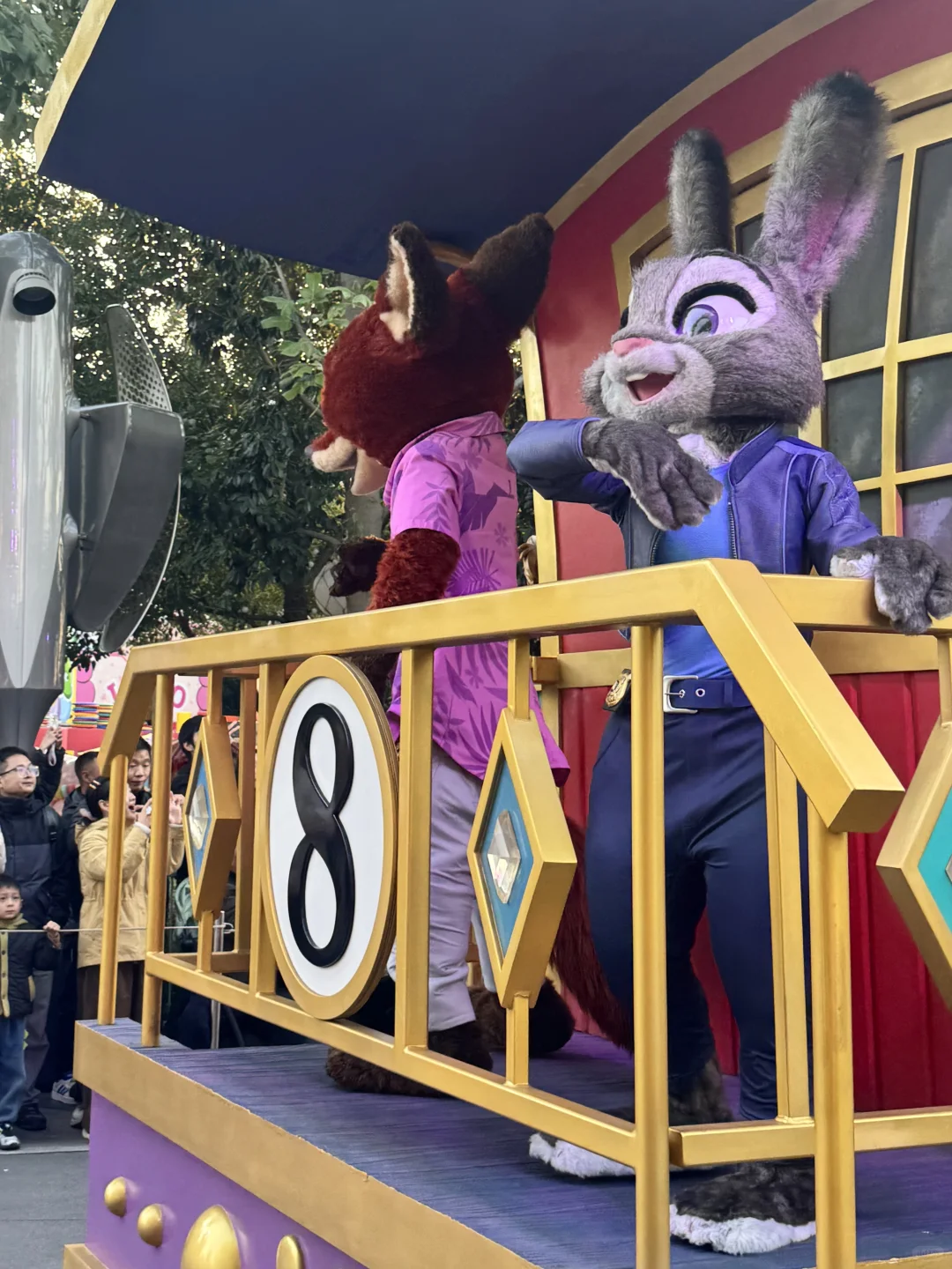 跟着BGM蹦跳，把快乐焊在迪士尼！