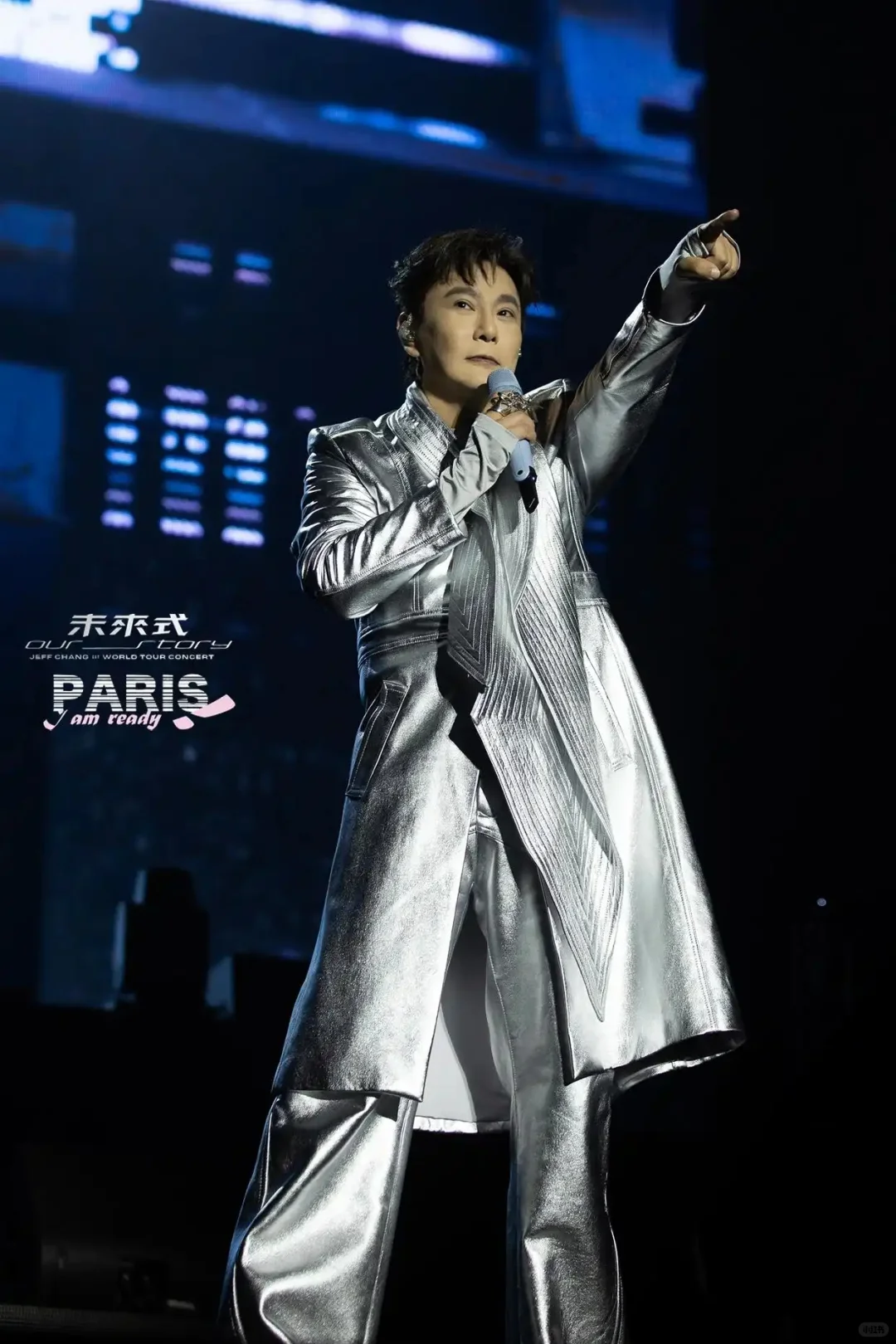 【官图】张信哲巴黎限定造型电翻歌迷