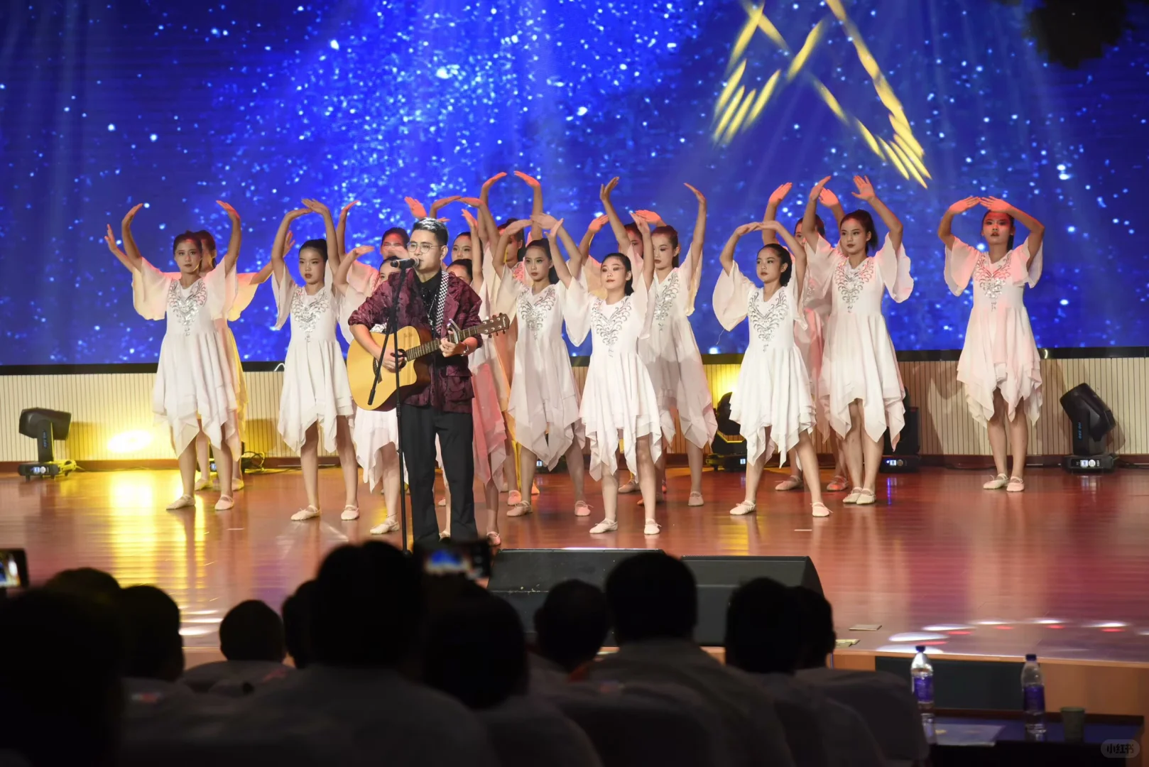 定远想学习吉他的可以私我啦。