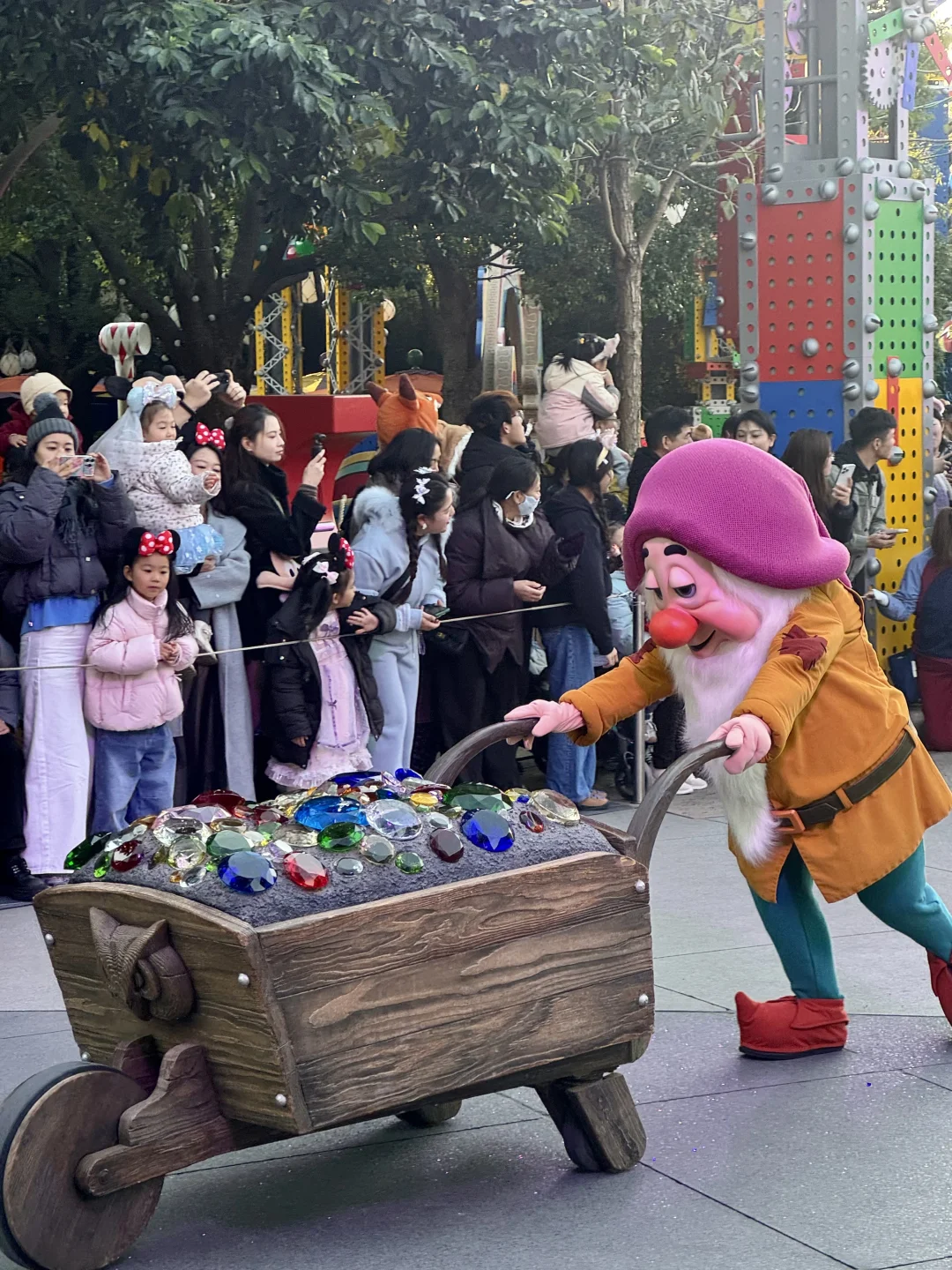 跟着BGM蹦跳，把快乐焊在迪士尼！