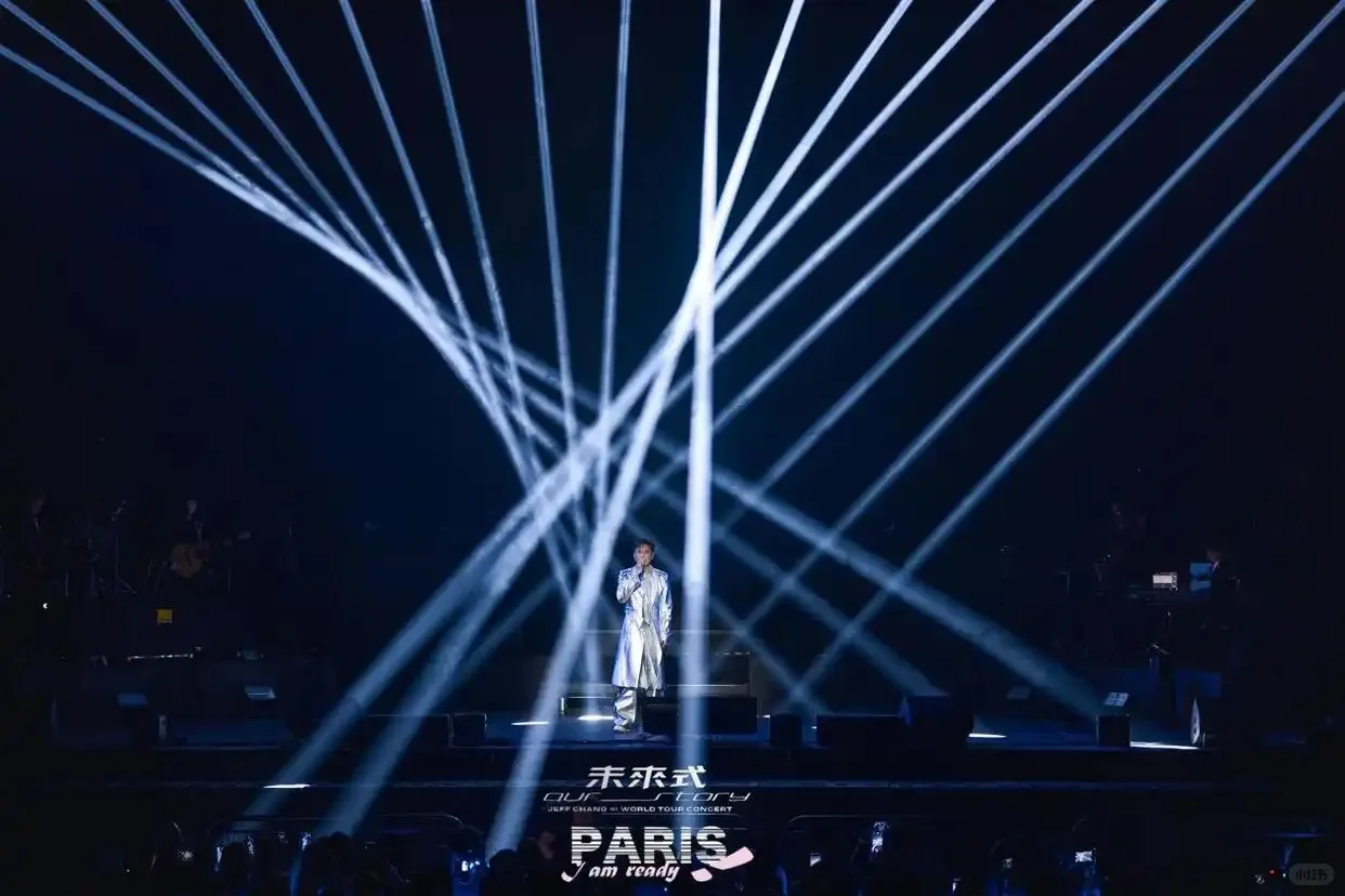 【官图】张信哲巴黎限定造型电翻歌迷