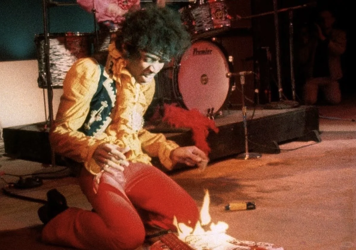 晚上在学校放听力竟然能听到这个！