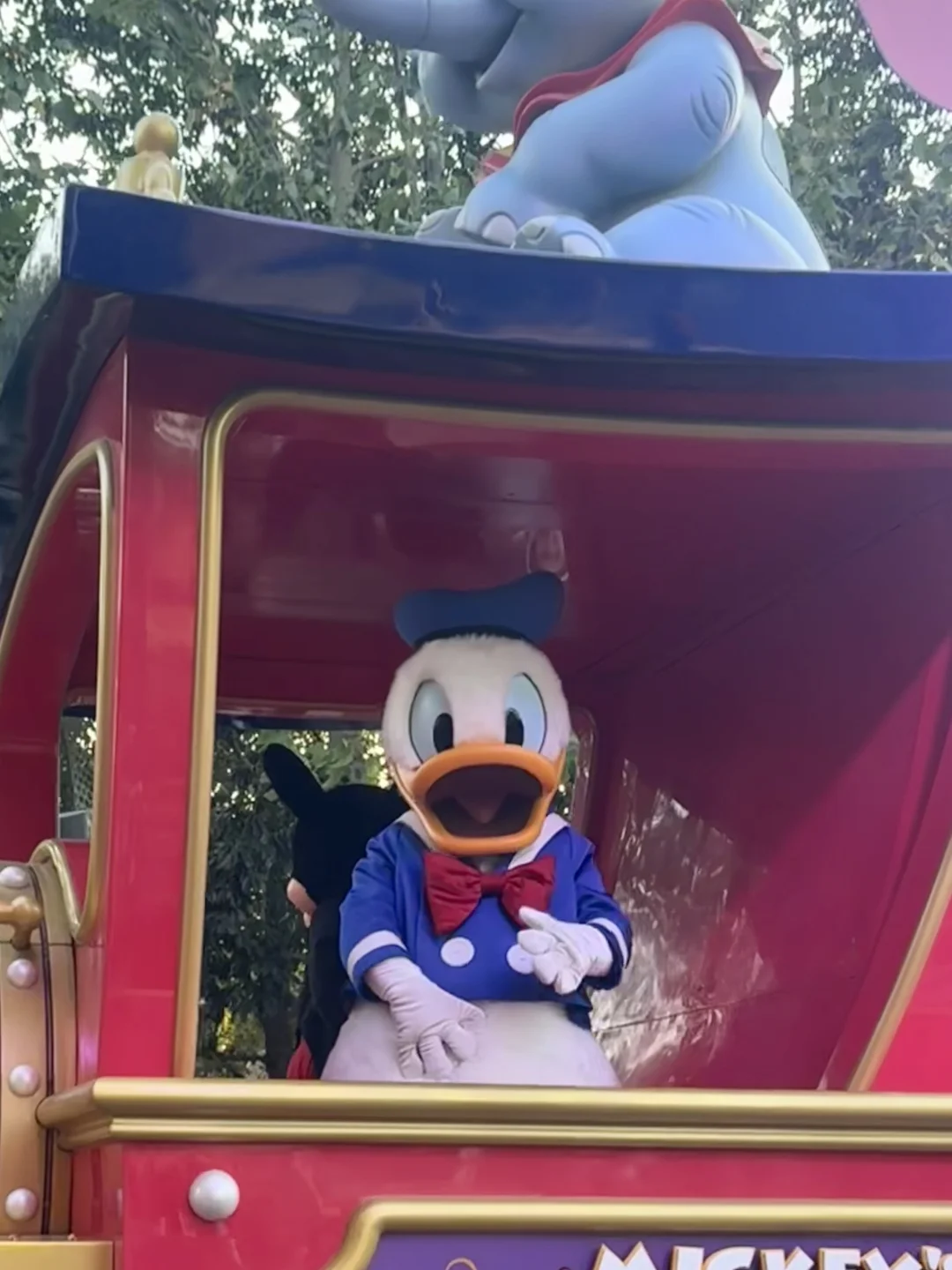 跟着BGM蹦跳，把快乐焊在迪士尼！