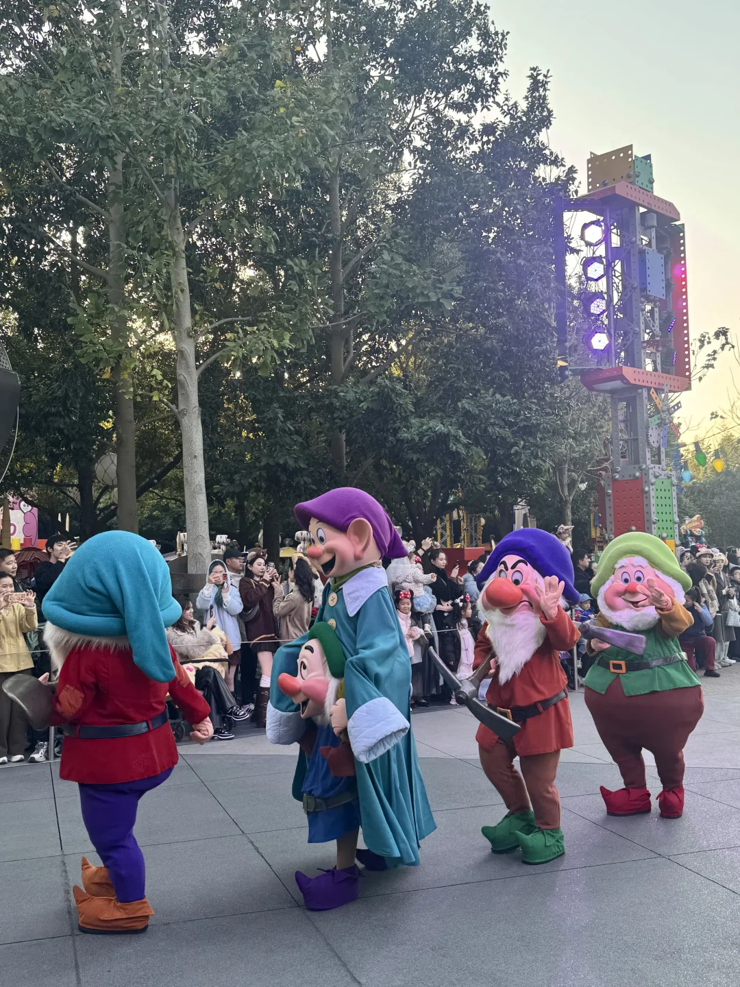 跟着BGM蹦跳，把快乐焊在迪士尼！