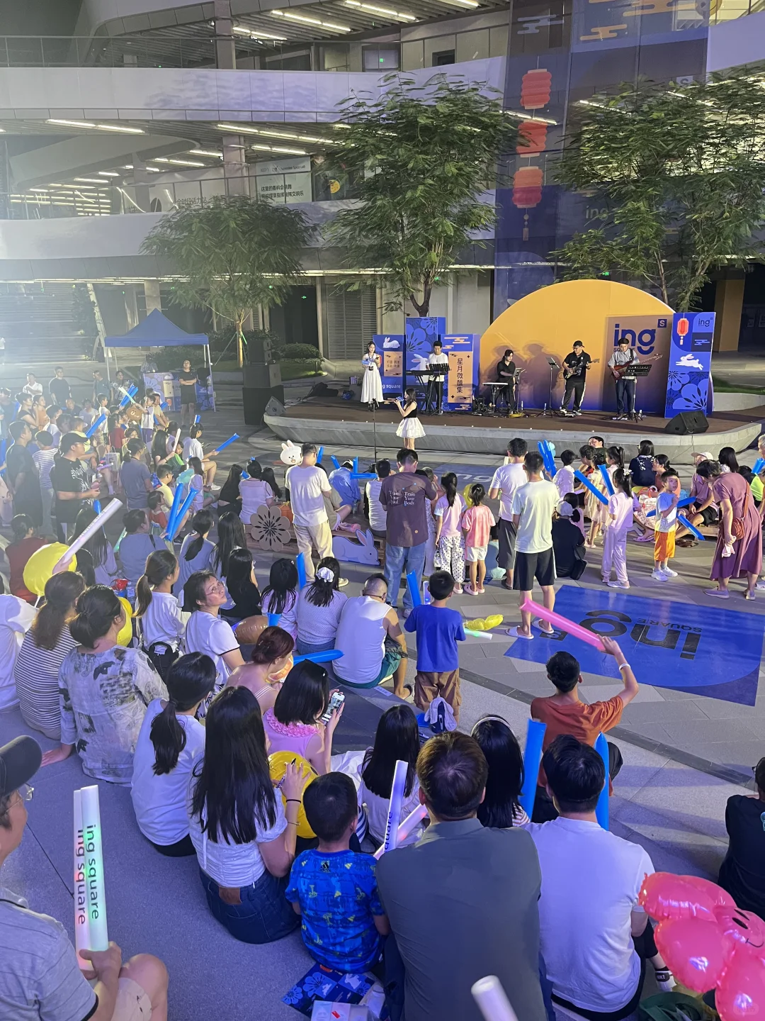 还唱的不错，都是80后经典歌曲！