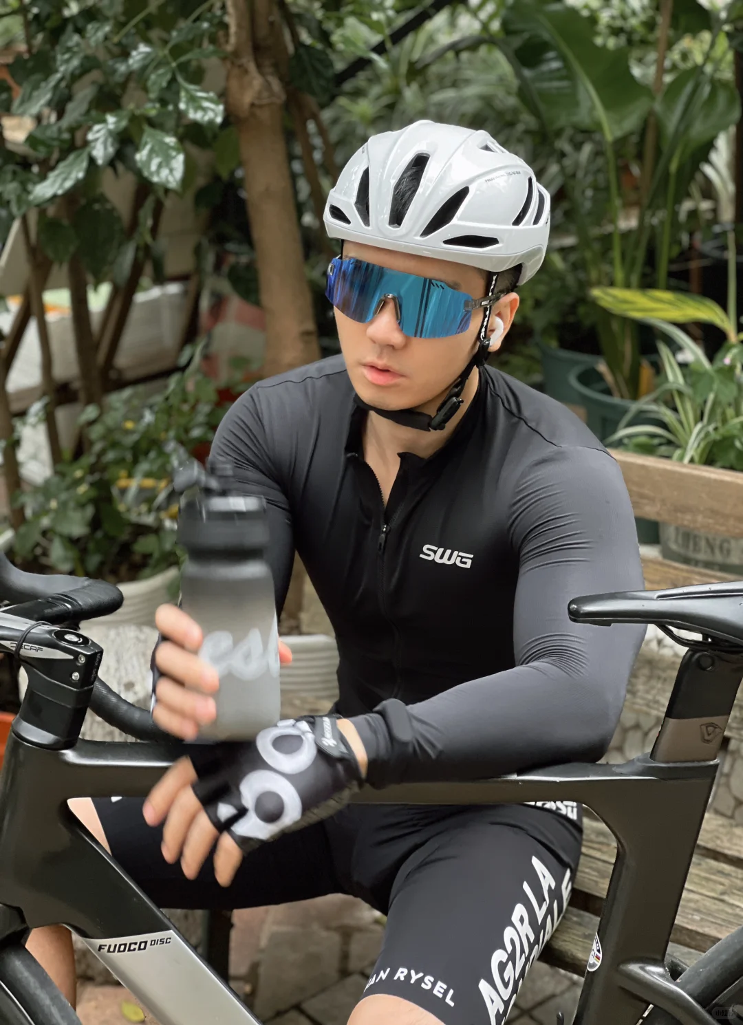 暴雨天飙车？这副半框镜让队友直呼开挂！