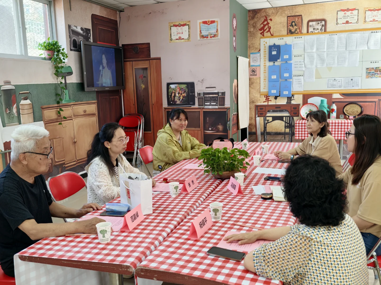 探店 | 穿越回80年代!这家养老食堂太会了