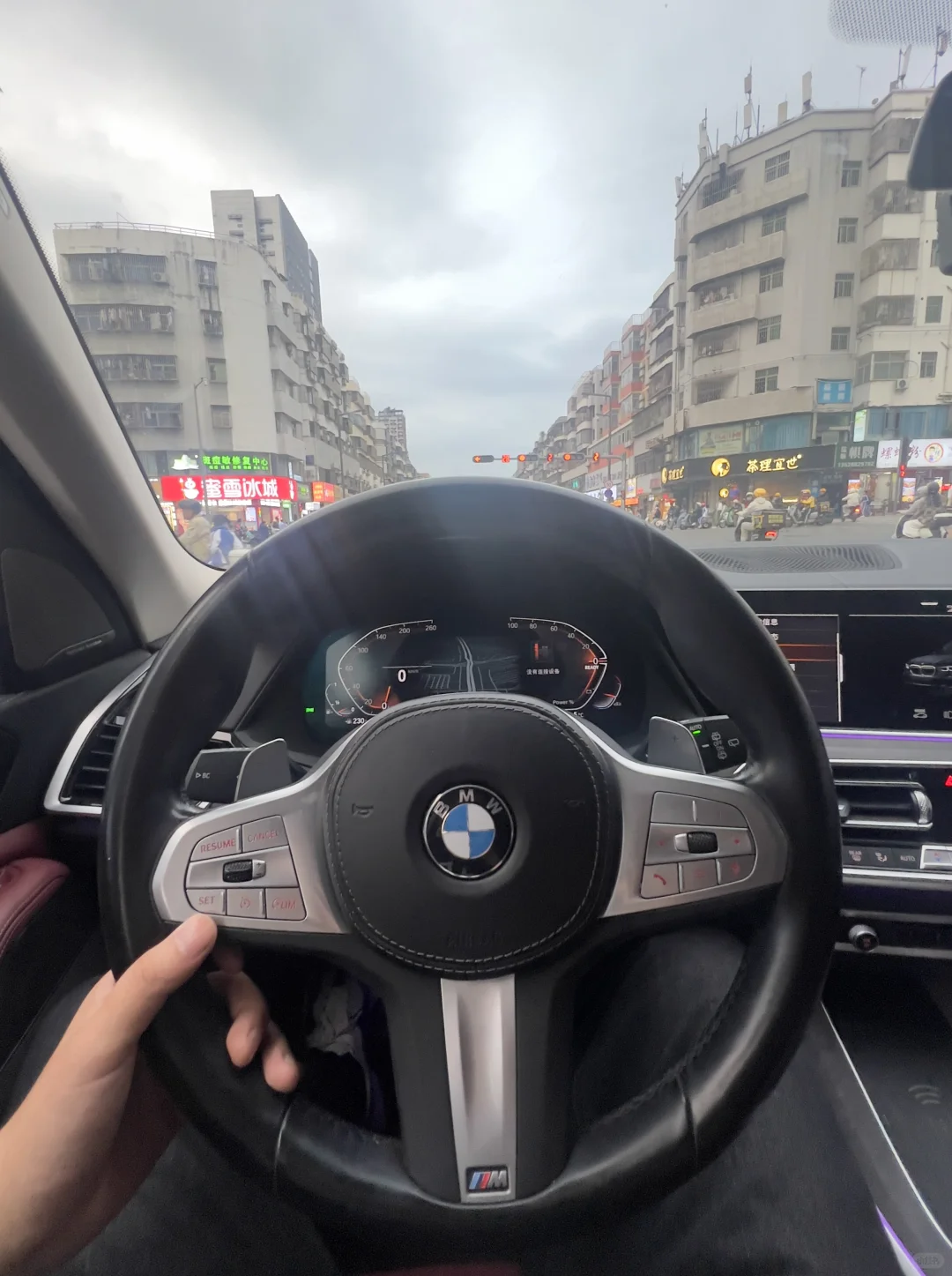 开车不听梁博听什么