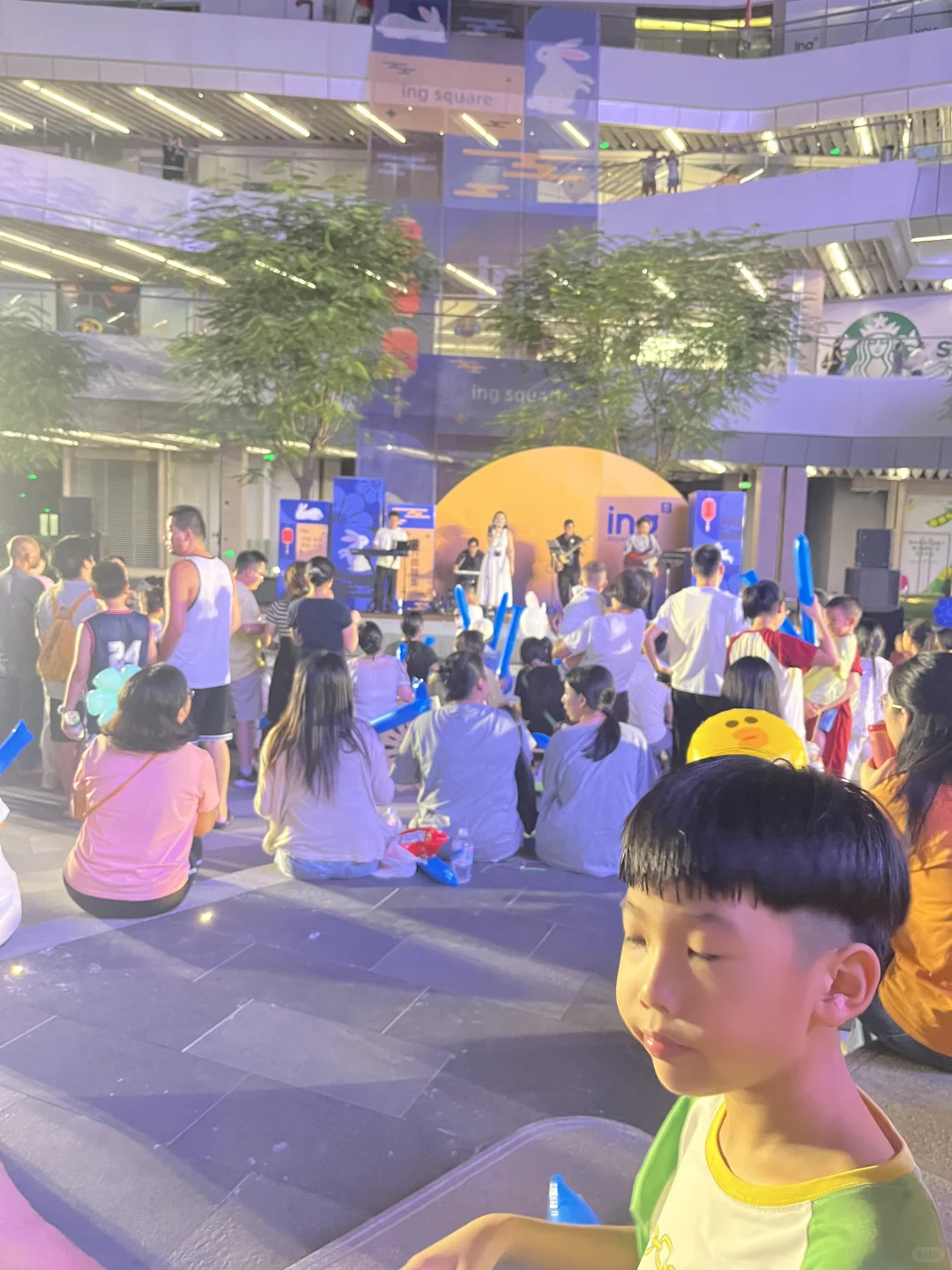 还唱的不错，都是80后经典歌曲！