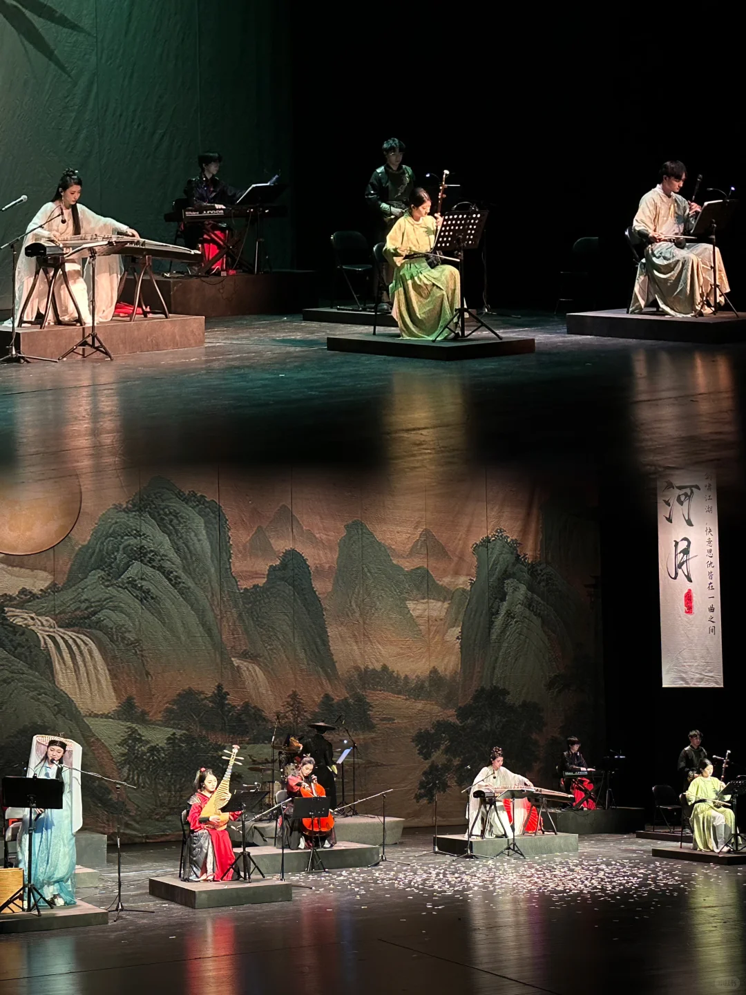 刀光剑影，共抒英雄情怀🏹