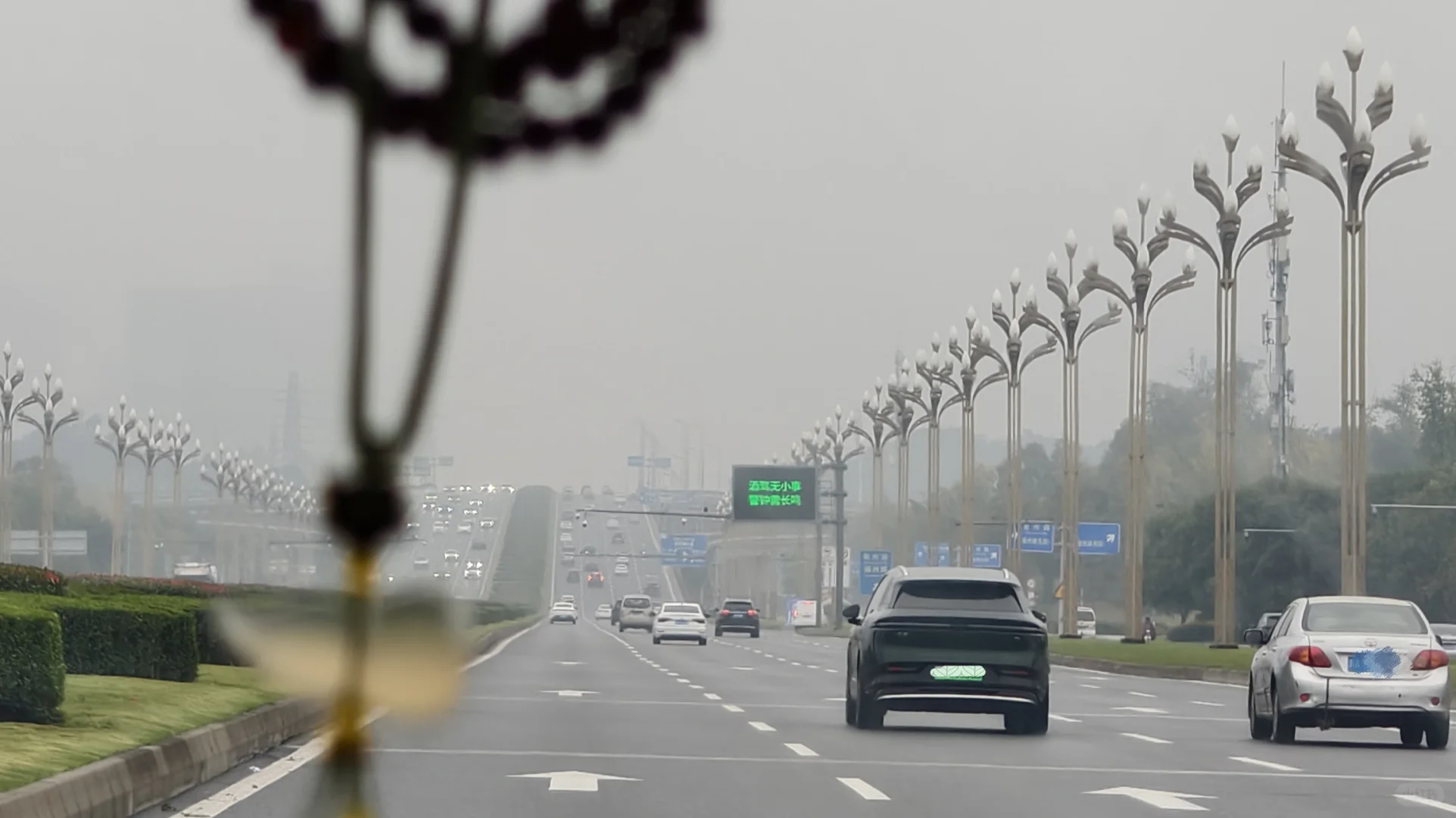 这首歌太适合这个背景了