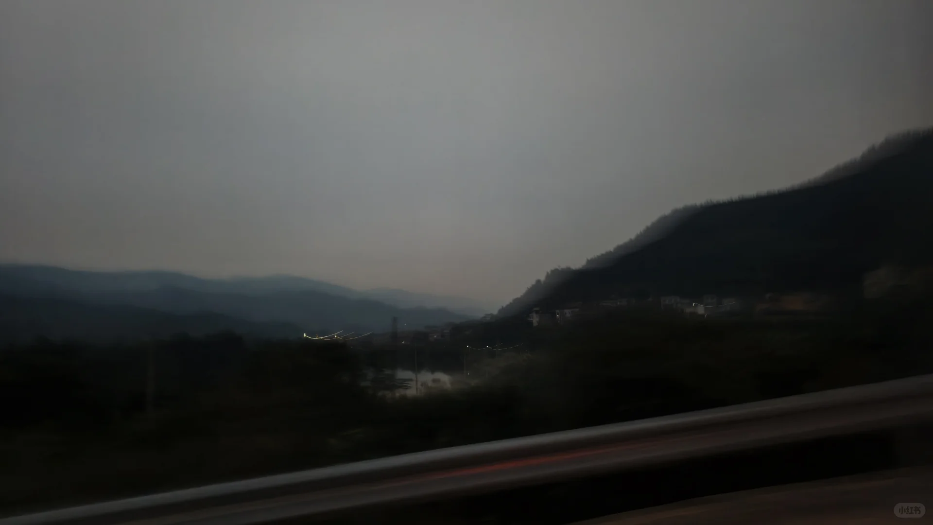 这首歌太适合这个背景了