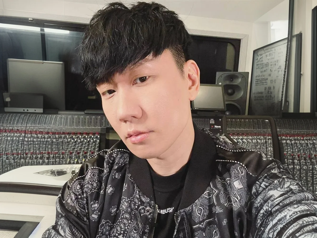 JJ王者之夜名场面：雨中等你一千年，这波