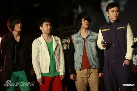 蘑菇团首唱会演绎黑色柳丁陶喆助阵送鸡汤