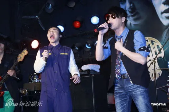 蘑菇团首唱会演绎黑色柳丁陶喆助阵送鸡汤