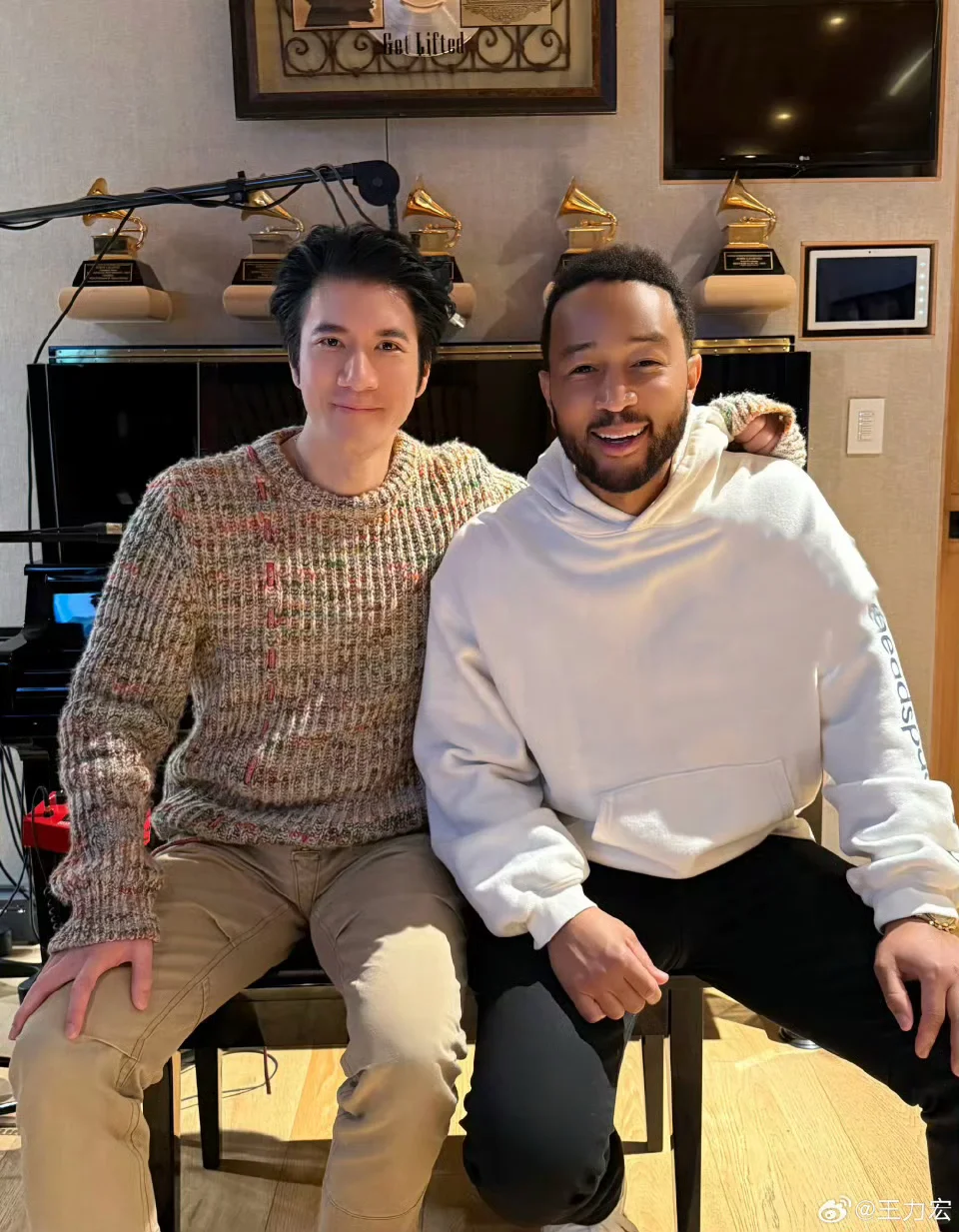 王力宏新专合作歌手——传奇哥