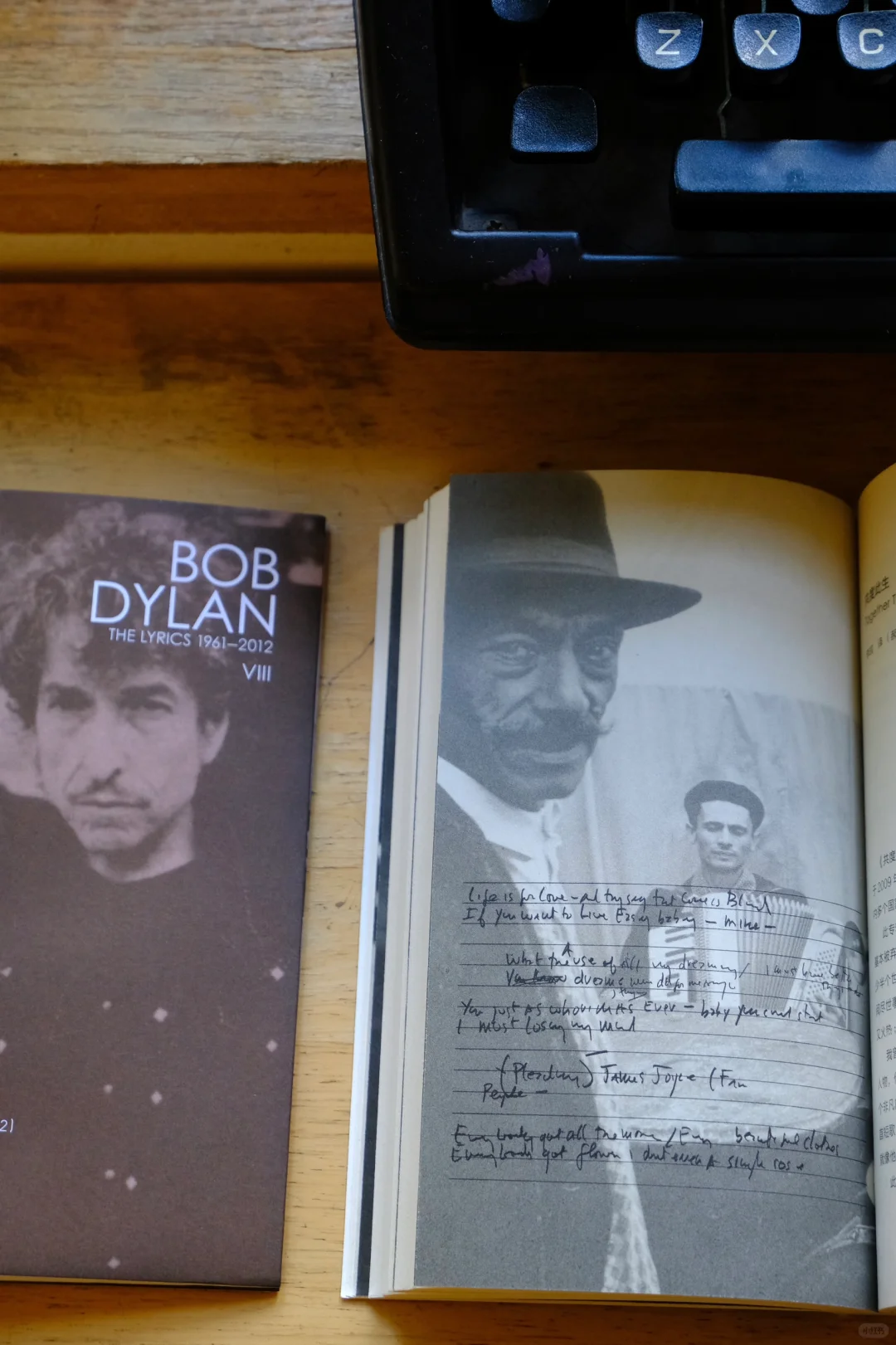 一位歌手缘何获得诺贝尔文学奖？