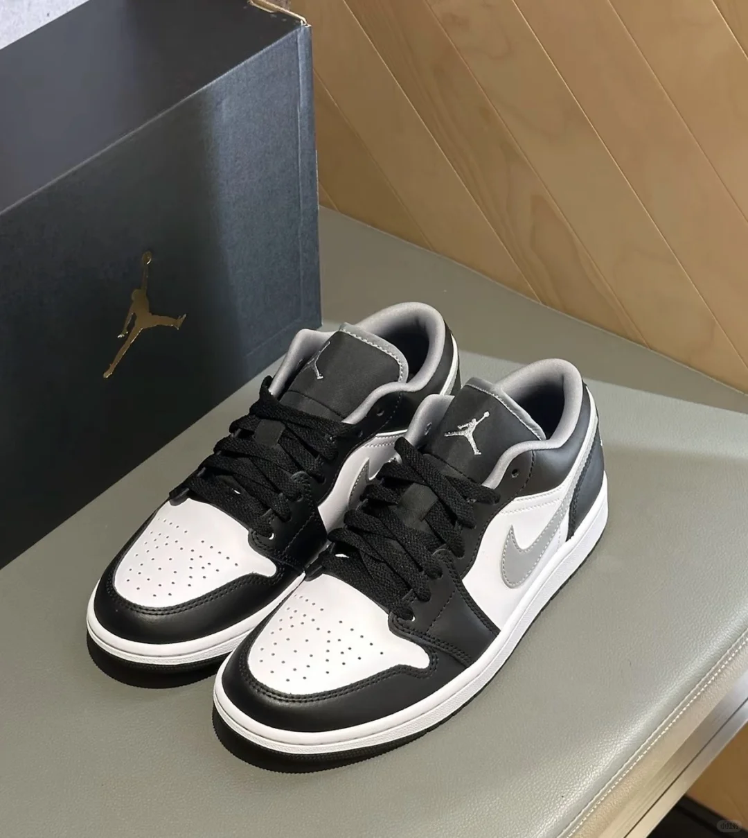 AJ1 影子灰 行走的神