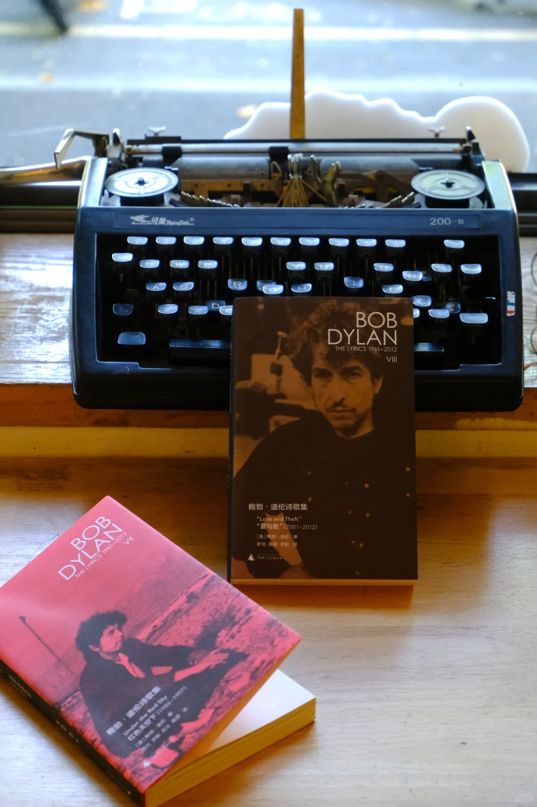 一位歌手缘何获得诺贝尔文学奖？