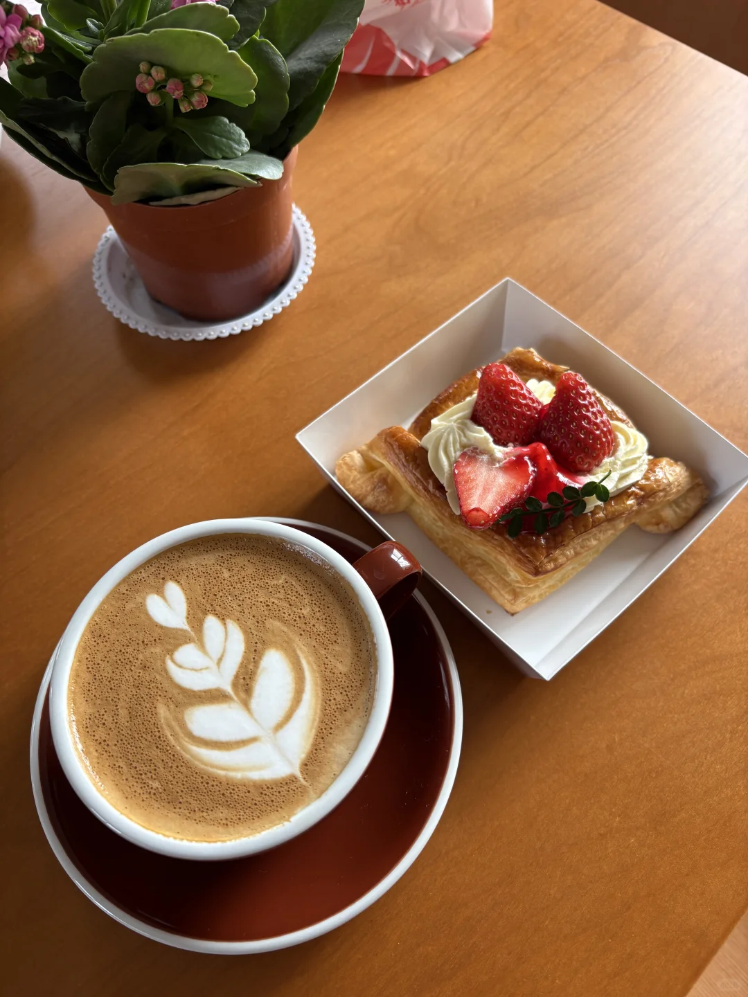 喜欢喝着咖啡听着老歌,可以发呆一下午