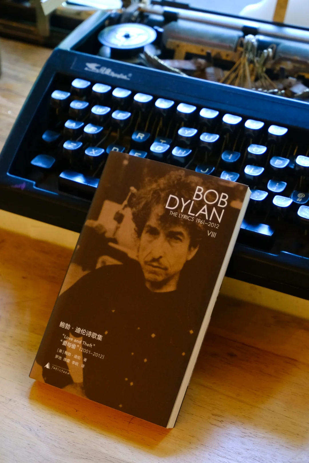 一位歌手缘何获得诺贝尔文学奖？