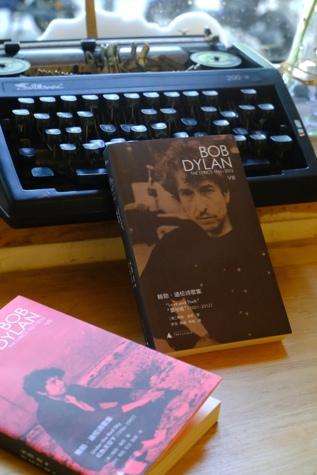 一位歌手缘何获得诺贝尔文学奖？