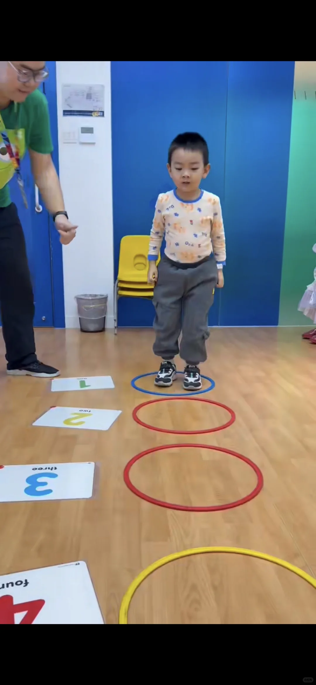 孩子开始主动唱英文歌曲