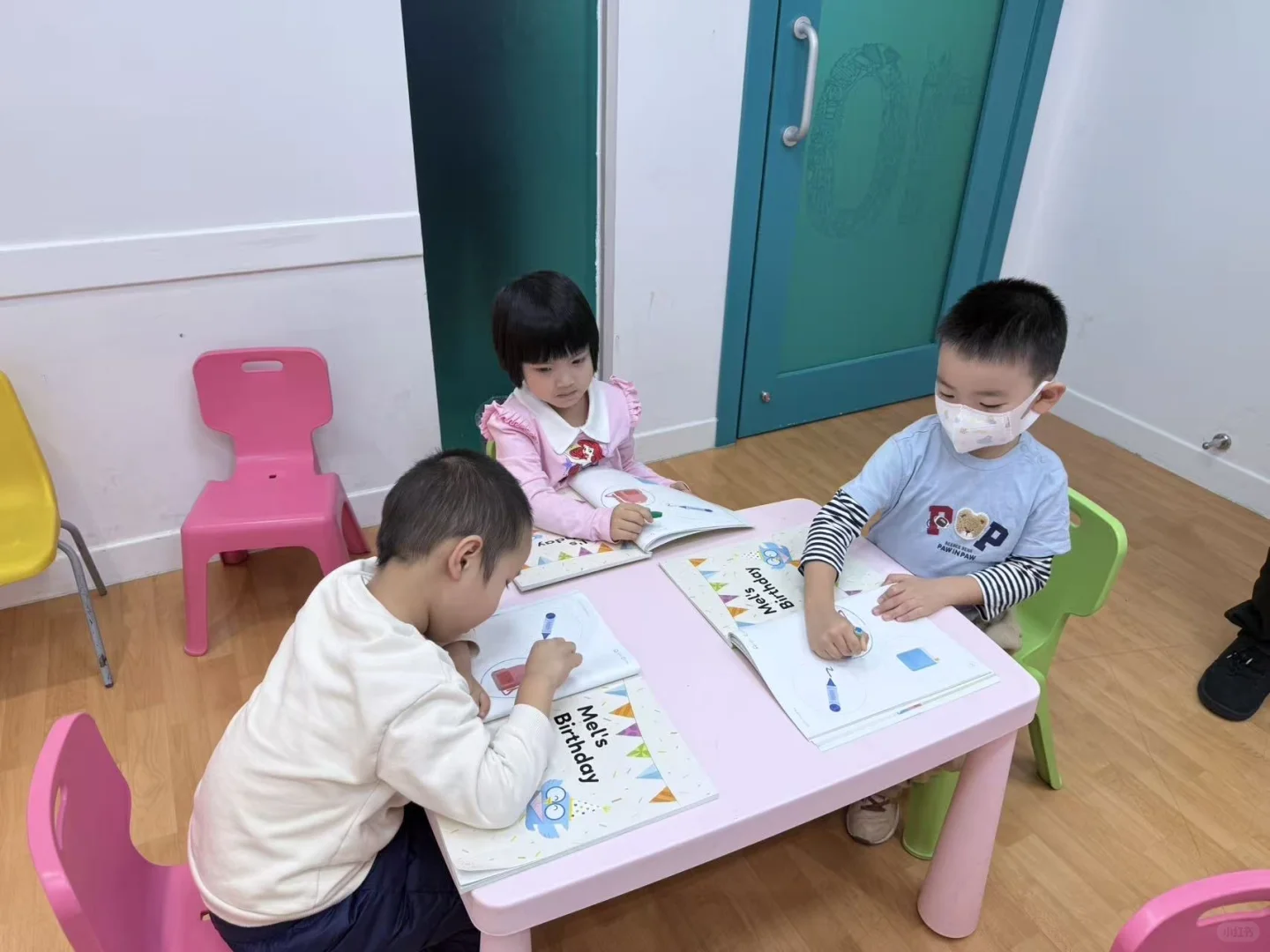 孩子开始主动唱英文歌曲