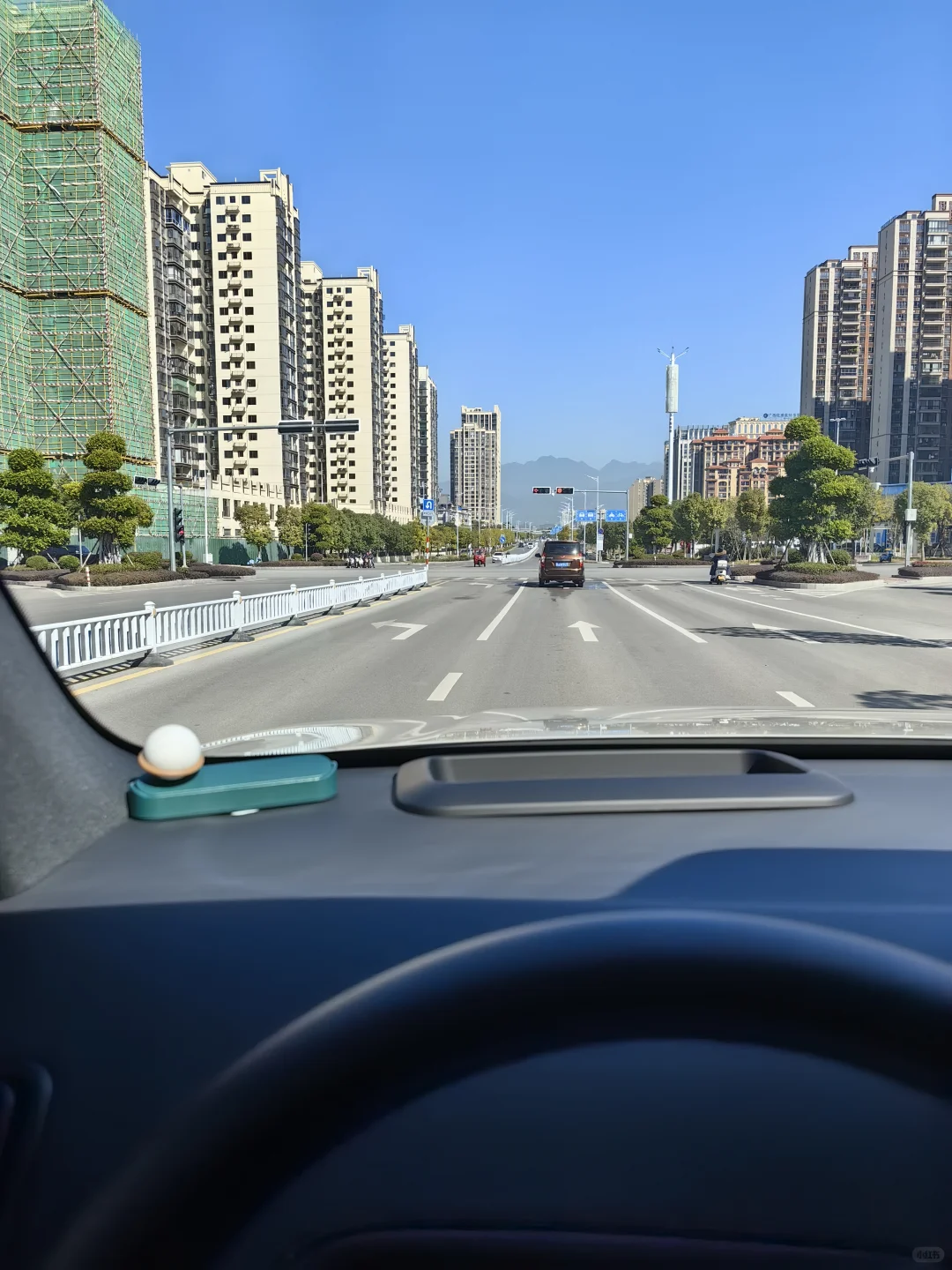 理想同学戴头上,Livis提前现身?