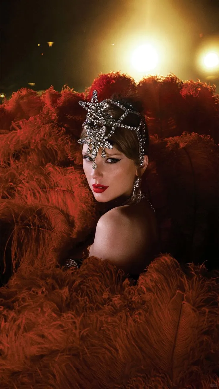 The life of a showgirl🧡