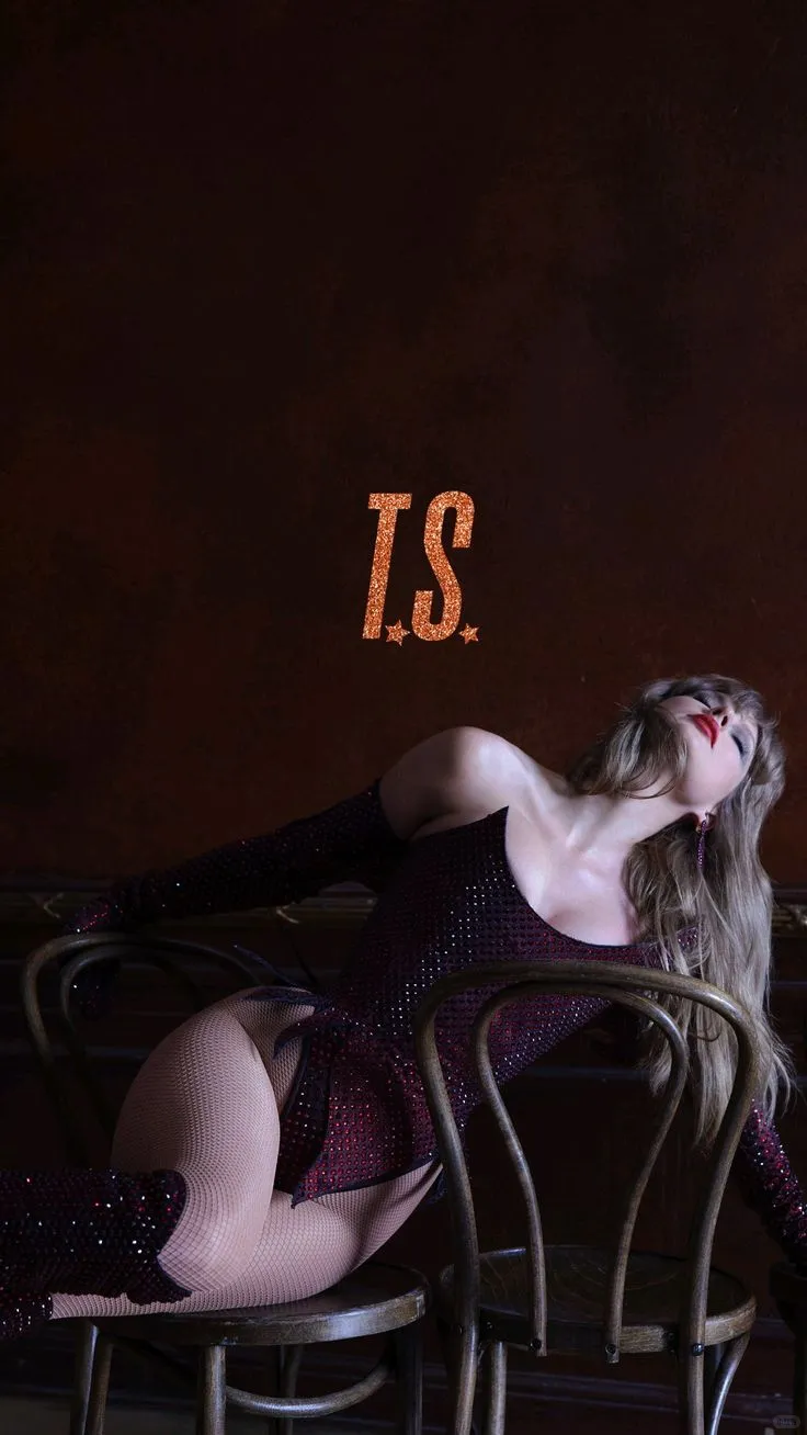 The life of a showgirl🧡