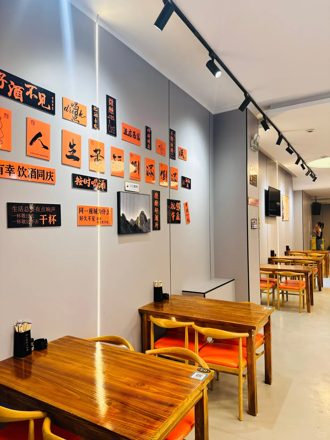 特火小酒馆 来感受一下情怀老歌的氛围🔥