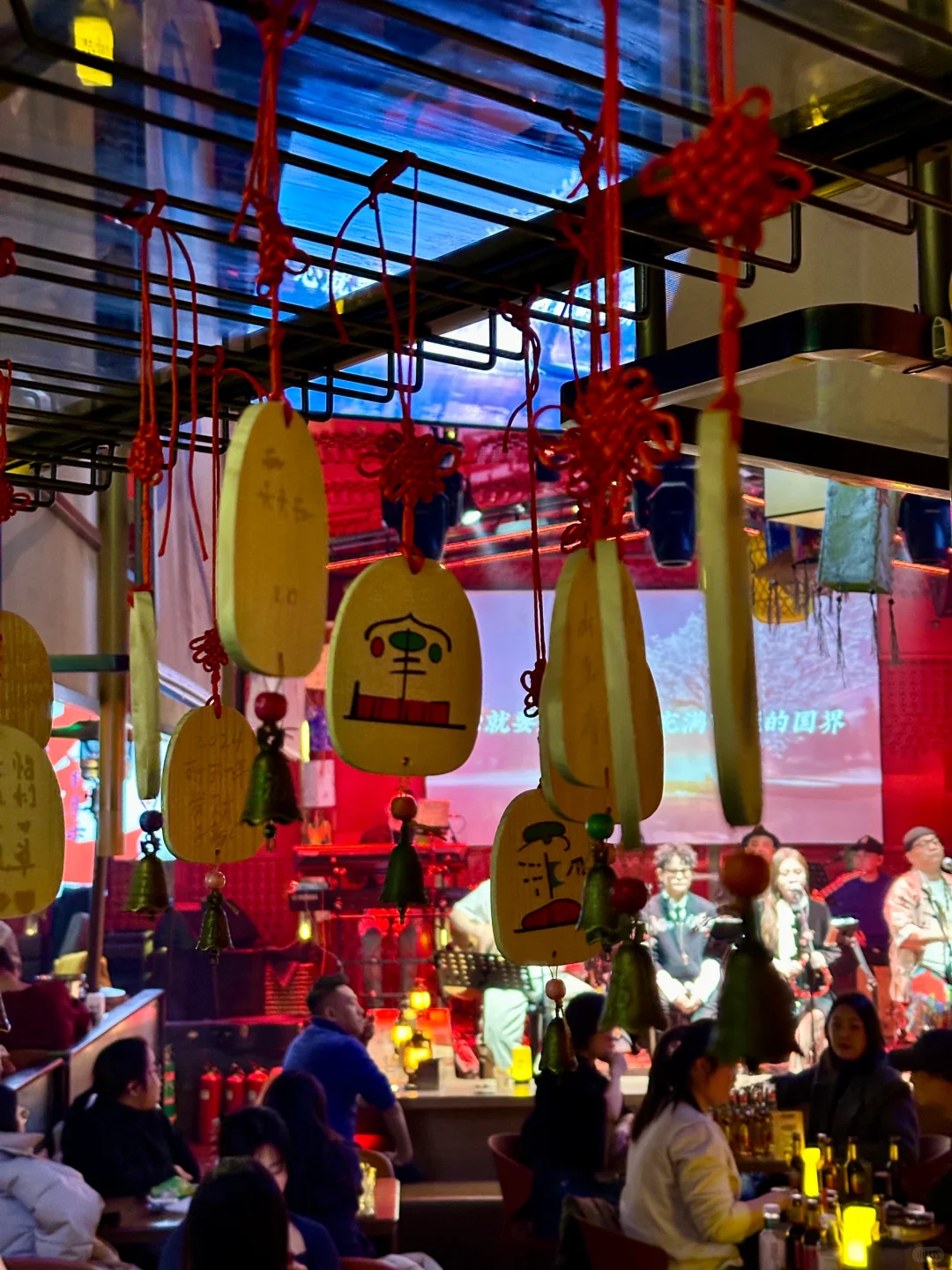 每天8:30一场民谣演唱会！打工人的心灵归宿