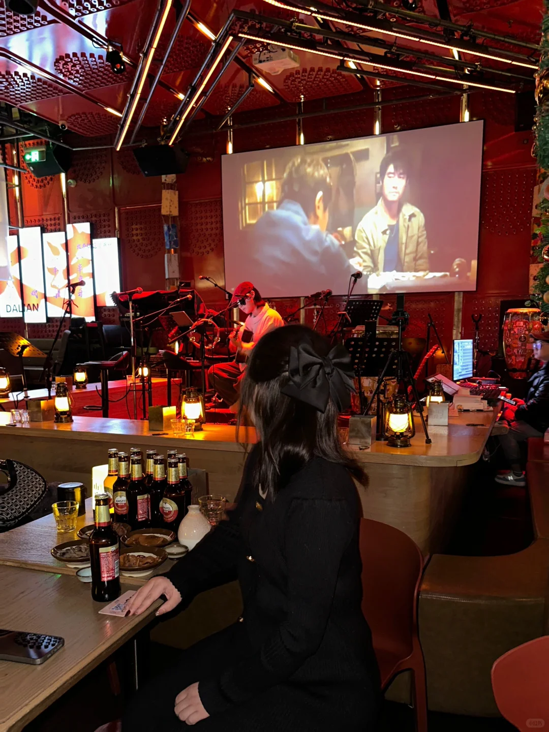 每天8:30一场民谣演唱会！打工人的心灵归宿