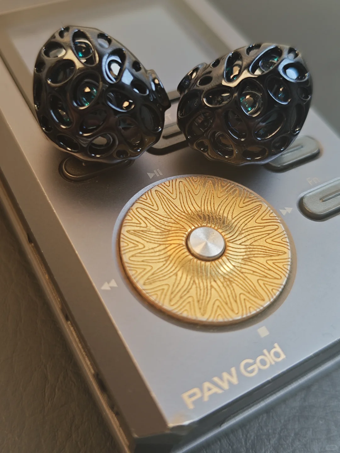 听了十年老歌，今天才听懂了前奏里的海浪声