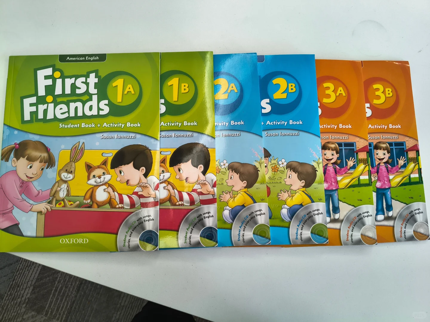 友邻的幼儿版，Frist Friends幼儿英语教材