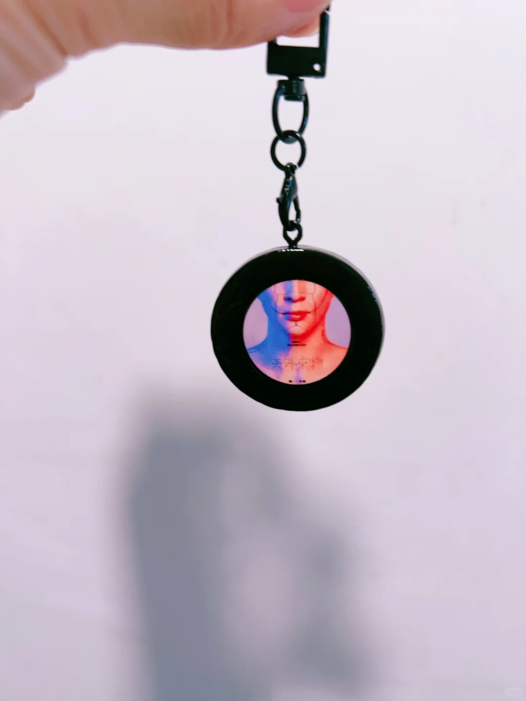 贴一贴就能播放薛之谦的歌曲啦