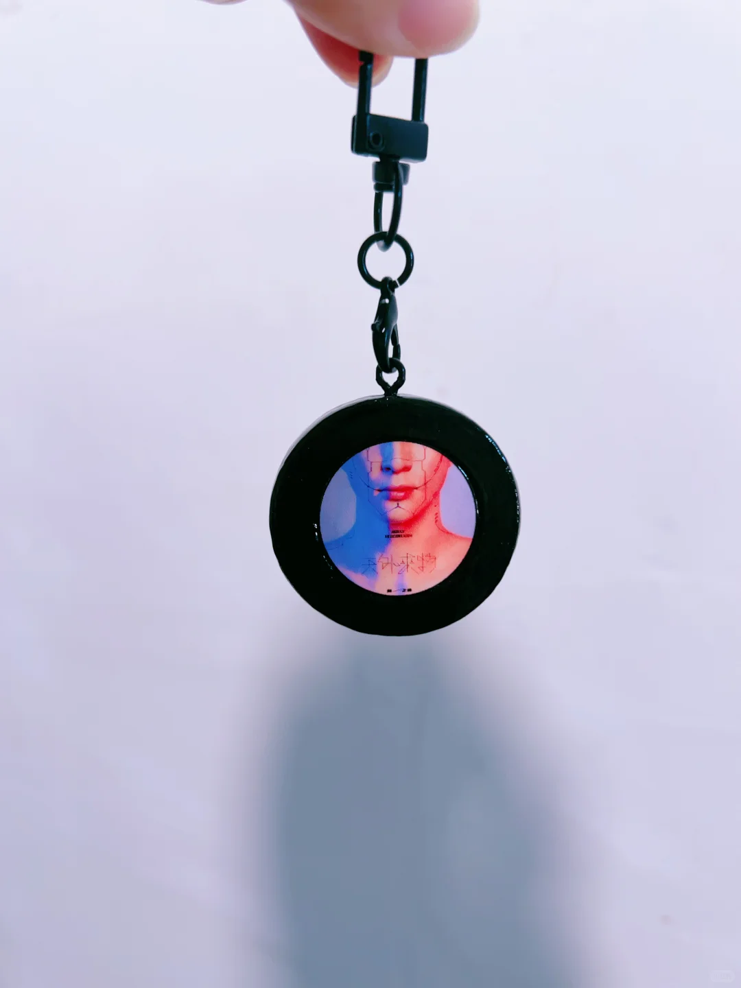 贴一贴就能播放薛之谦的歌曲啦