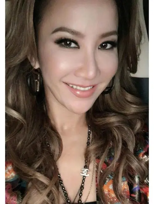 李玟:华语乐坛的阳光精灵,用歌声点燃舞台