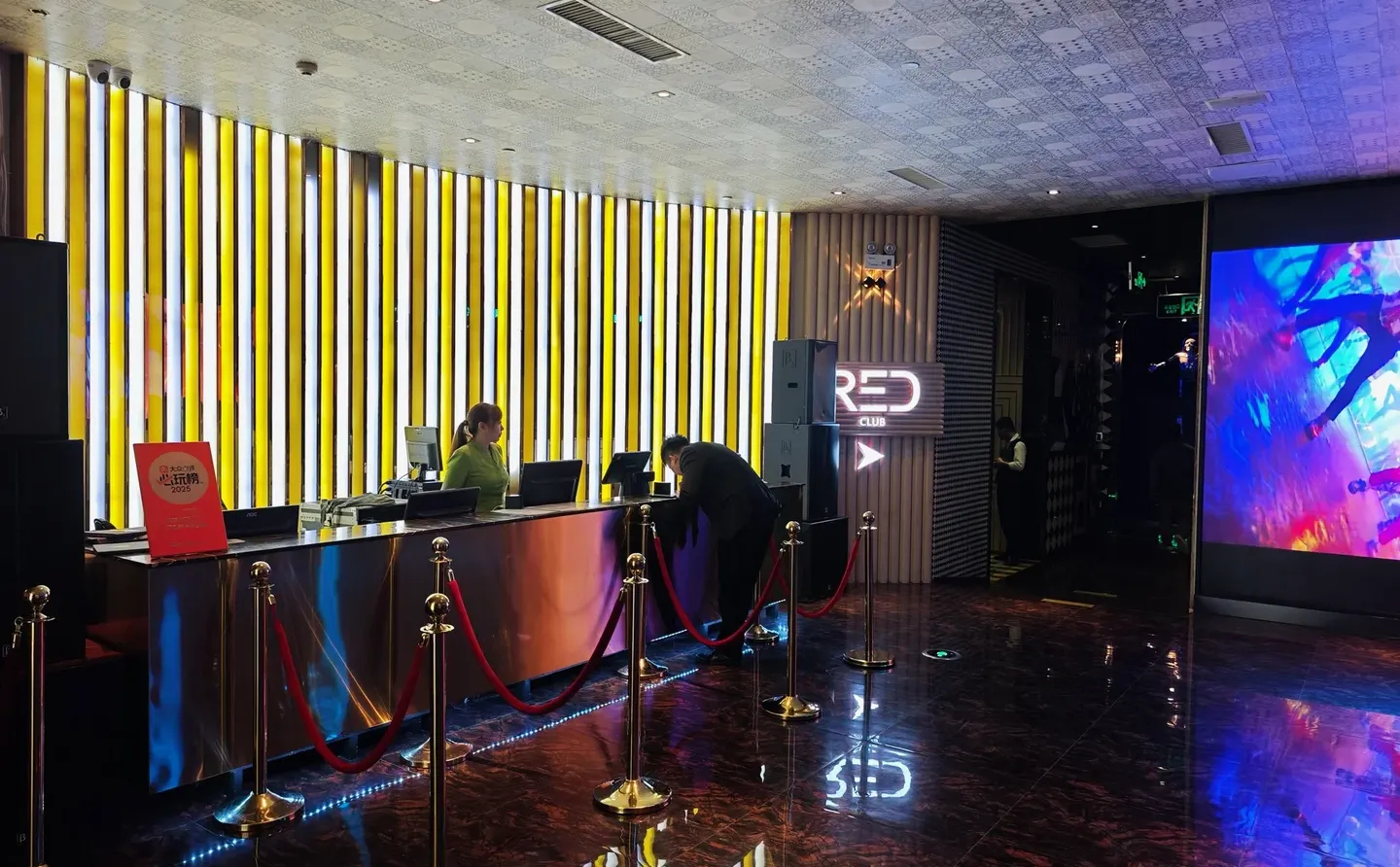 深圳罗湖口岸KTV｜冬天边吃牛杂煲边唱歌🎤