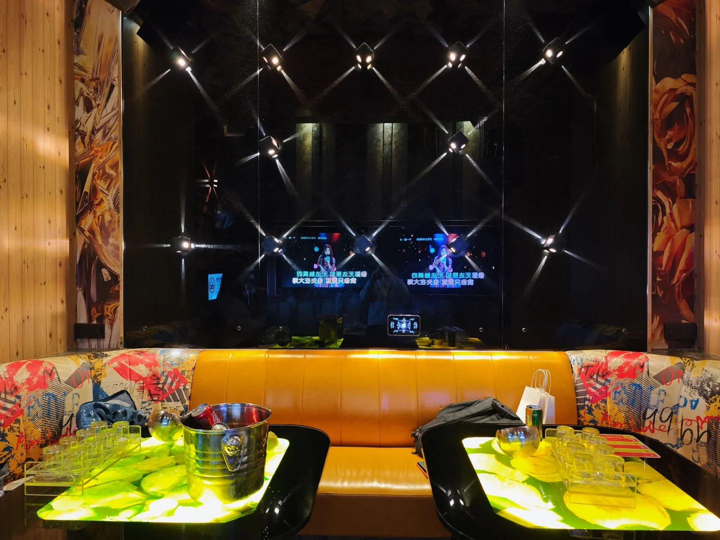 深圳罗湖口岸KTV｜冬天边吃牛杂煲边唱歌🎤