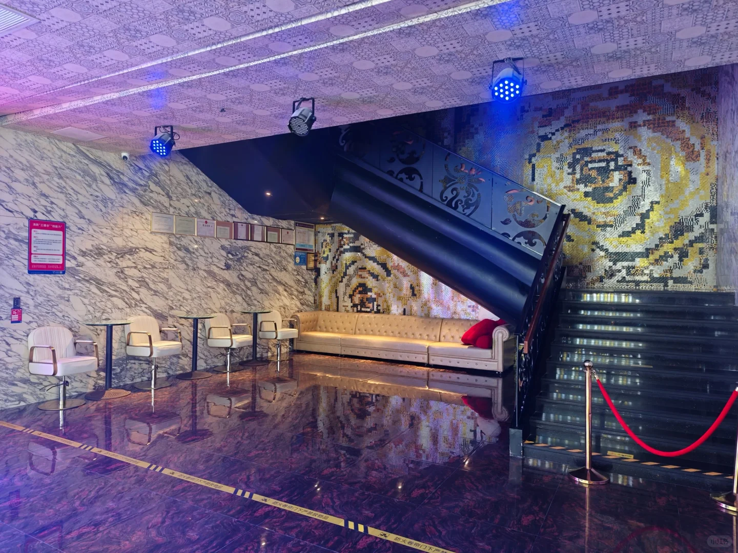 深圳罗湖口岸KTV｜冬天边吃牛杂煲边唱歌🎤