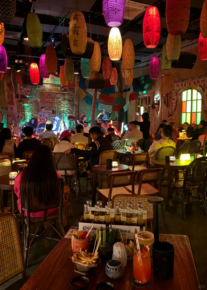 四会的夜,总要有一次为「风马民谣」的温柔