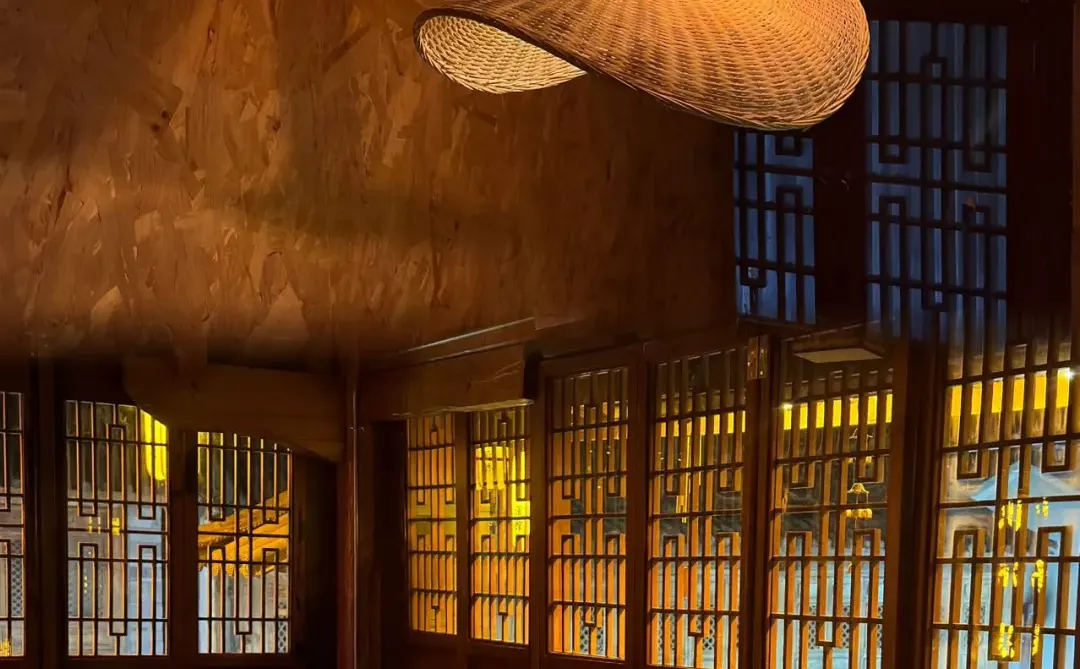 大理古城的夜，民谣吧全数爆满！