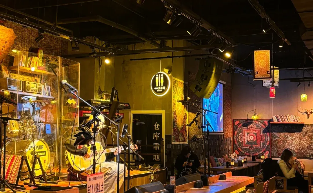 🎵 民谣集 | 邂逅城市里的诗意角落 🌙