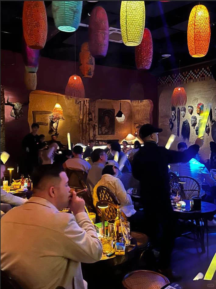 四会的夜,总要有一次为「风马民谣」的温柔