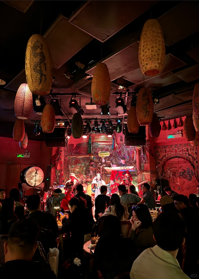 四会的夜,总要有一次为「风马民谣」的温柔