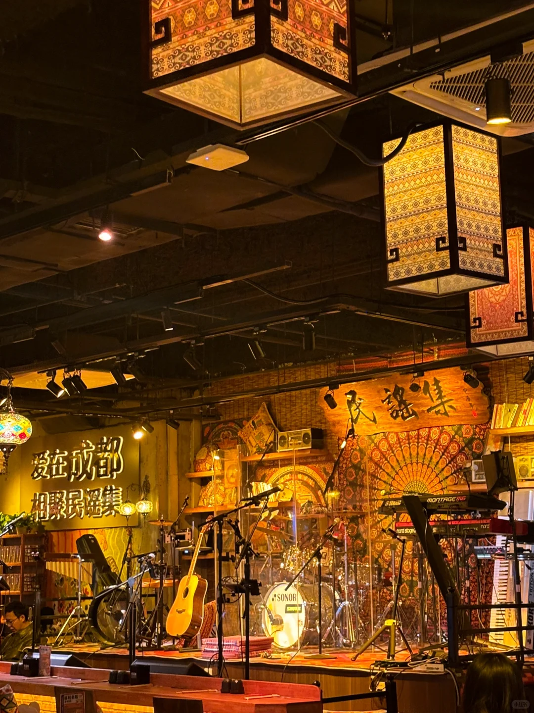 🎵 民谣集 | 邂逅城市里的诗意角落 🌙