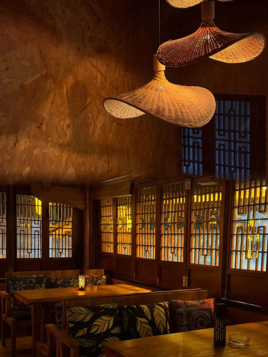 大理古城的夜,民谣吧全数爆满!